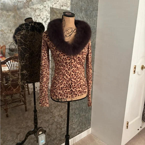 Cache Leopard Print Top with Faux Fur Collar - Picture 2 of 10